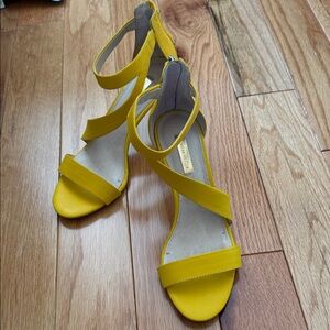 Louise et Cie - Bright Yellow Strappy Women’s Heel - Size 7